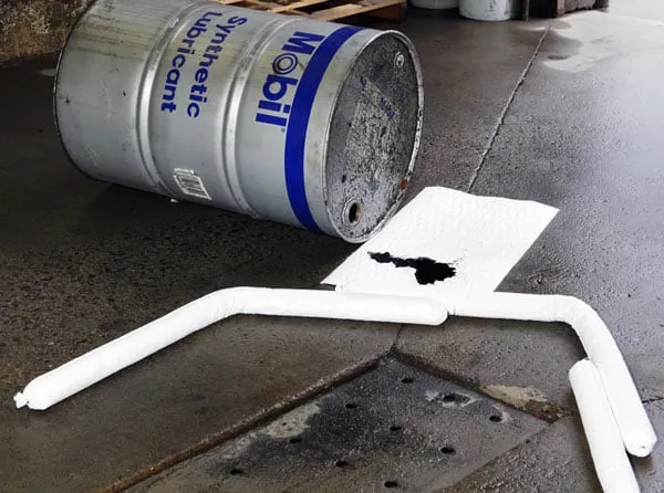 Absorbent Boom – Penghalang Efektif untuk Mengendalikan Penyebaran Tumpahan Minyak di Perairan